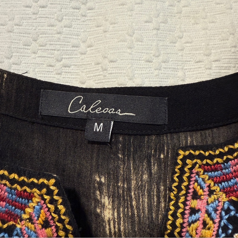 Calessa embroidered boho top Embroidered Burnout Print Tunic Medium - Picture 3 of 9